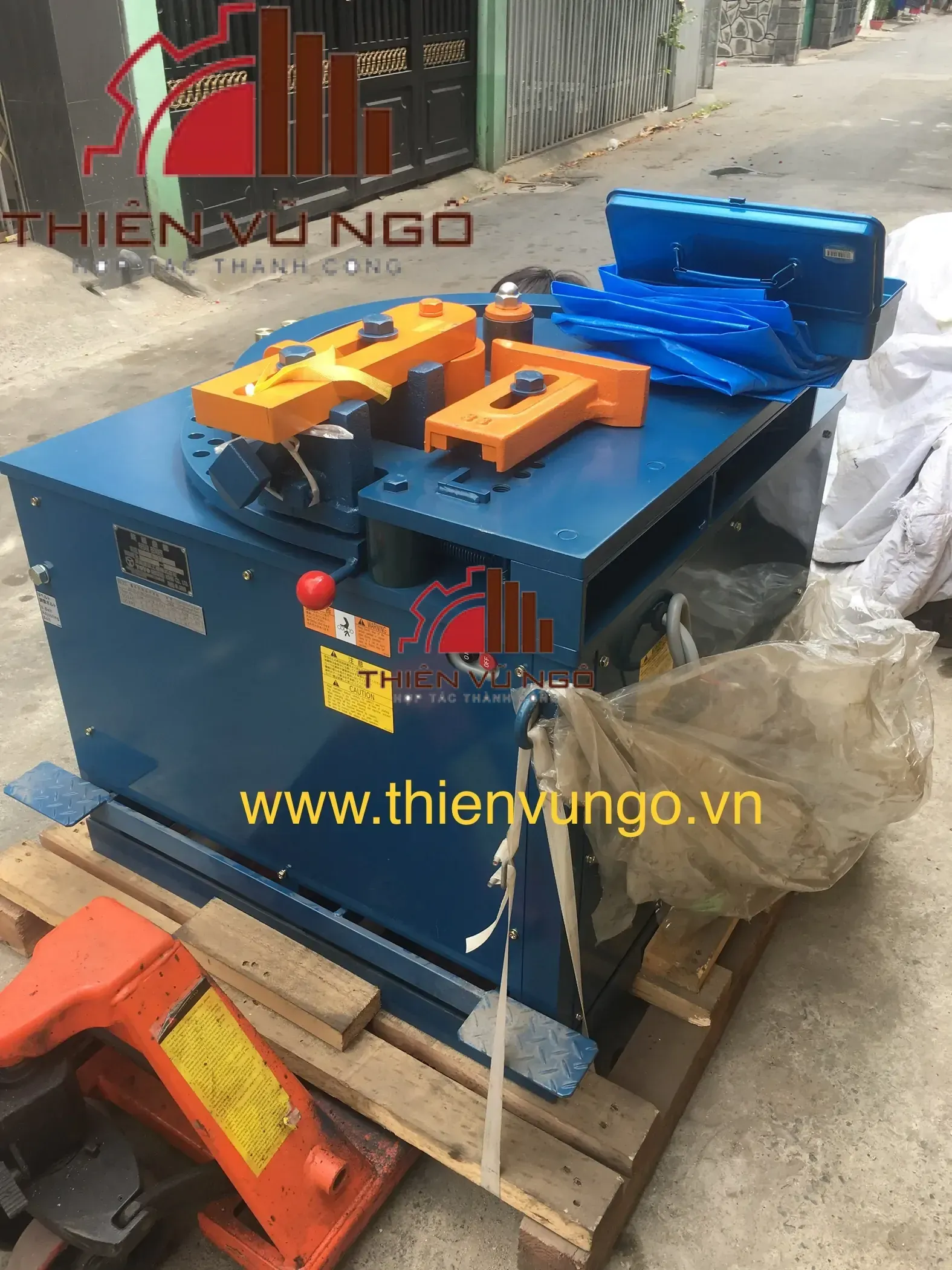 m&aacute;y uốn sắt TOYO B-33
