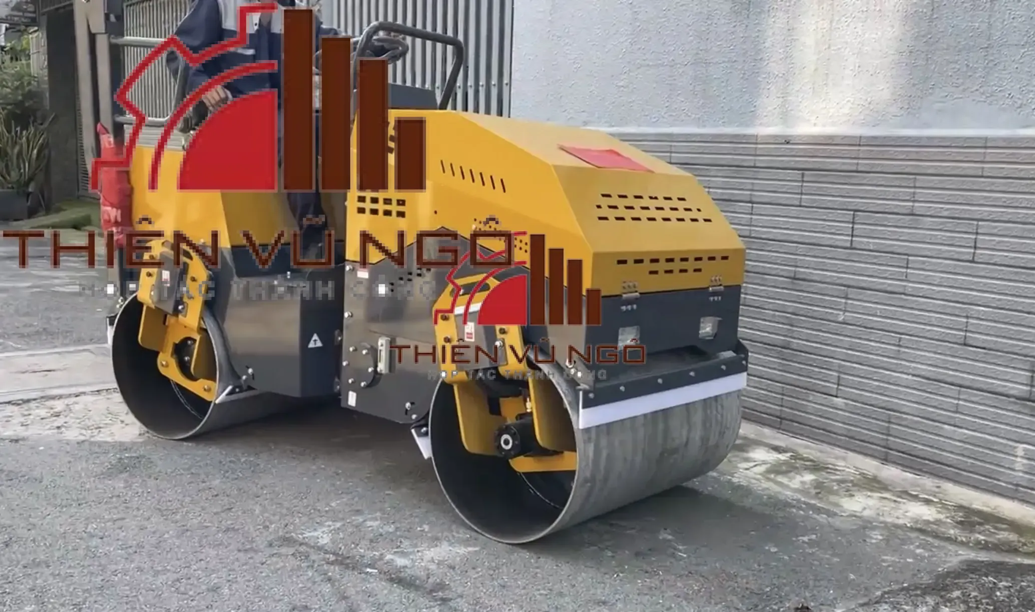 Dịch vụ cho thu&ecirc; xe lu rung 2 b&aacute;nh sắt 1500kg uy t&iacute;n