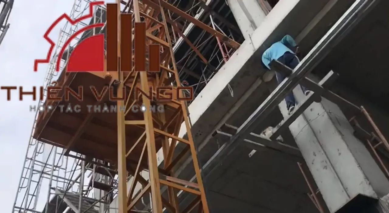 thu&ecirc; vận thăng n&acirc;ng h&agrave;ng 1000kg