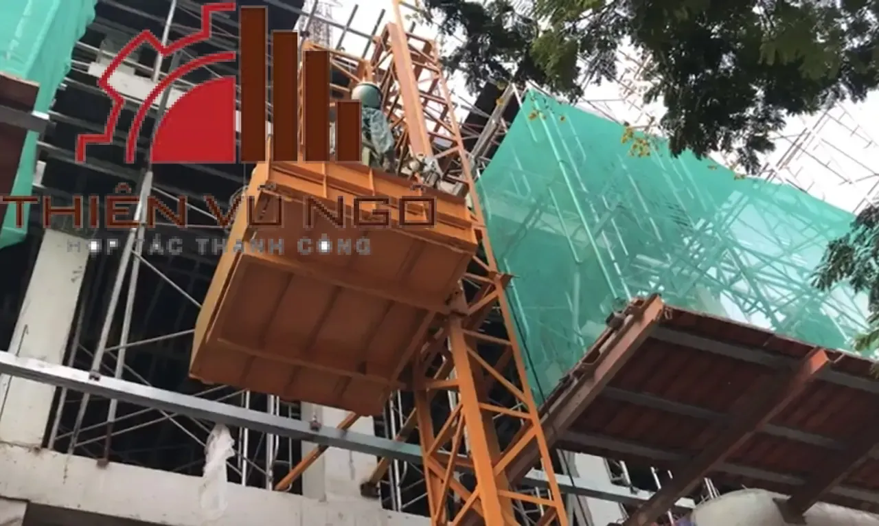 thu&ecirc; vận thăng n&acirc;ng h&agrave;ng 1000kg