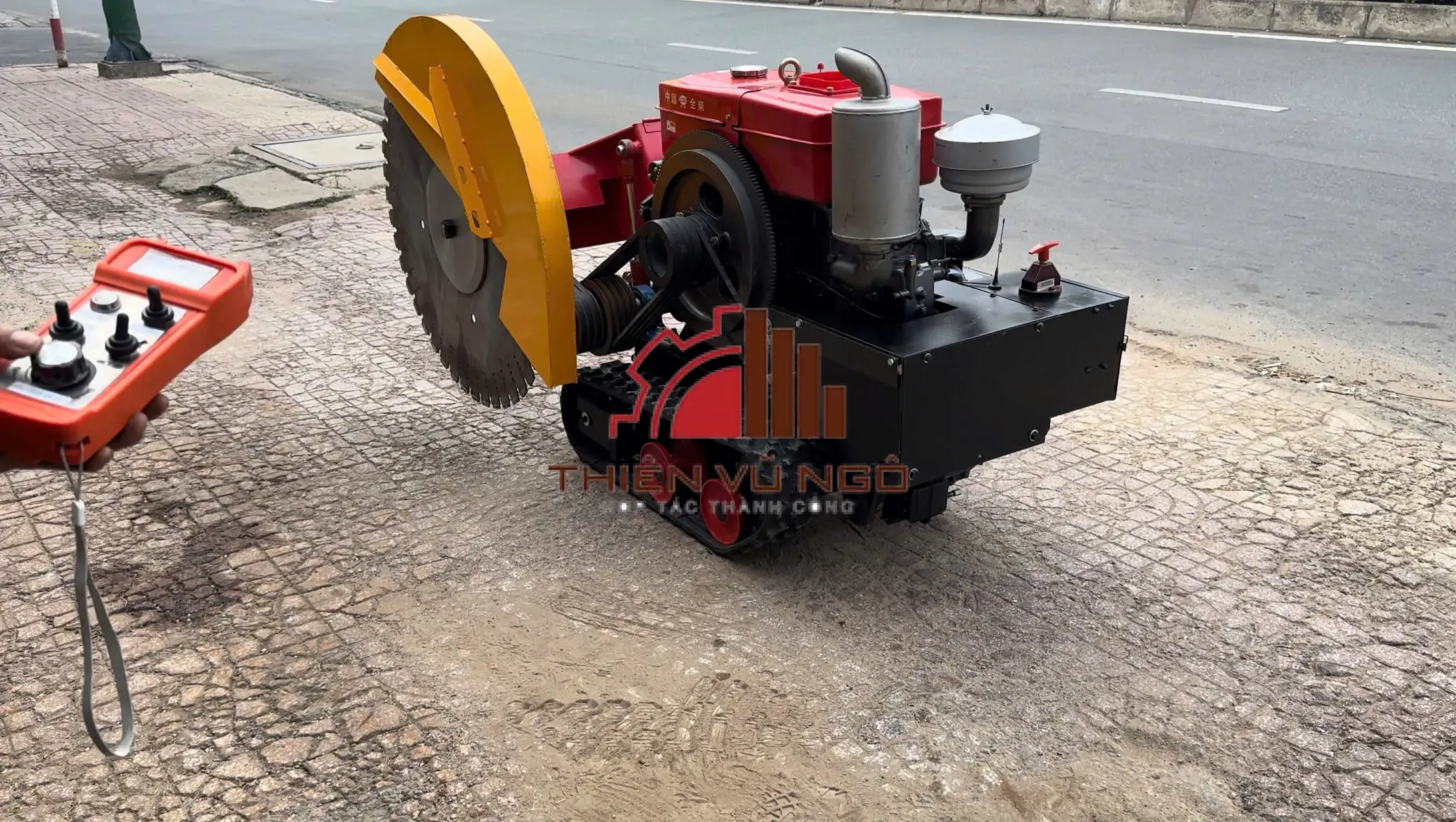 Máy cắt bê tông