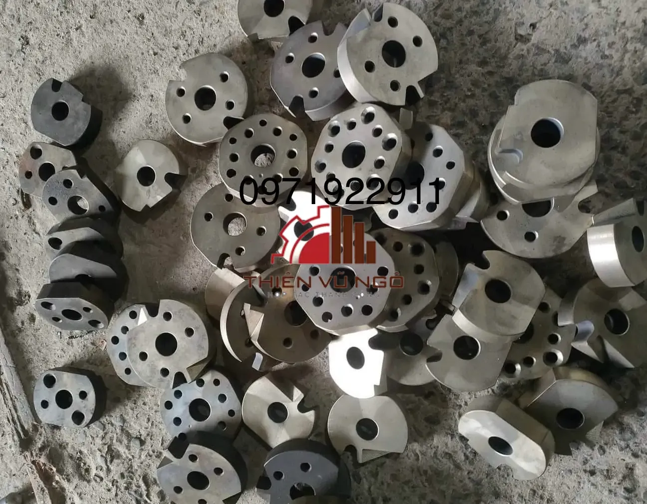 M&aacute;y bẻ đai sắt tự động LV68 