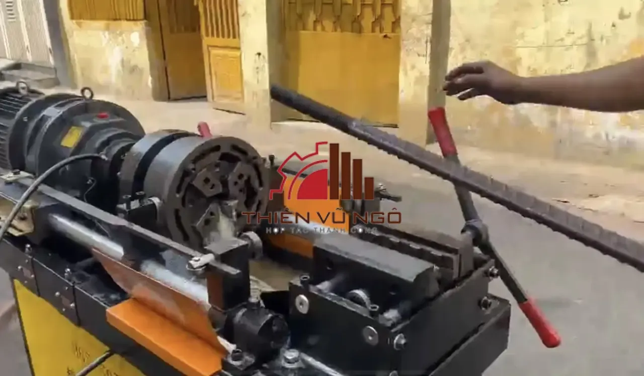 M&aacute;y tiện ren sắt c&acirc;y HGS50 PRO