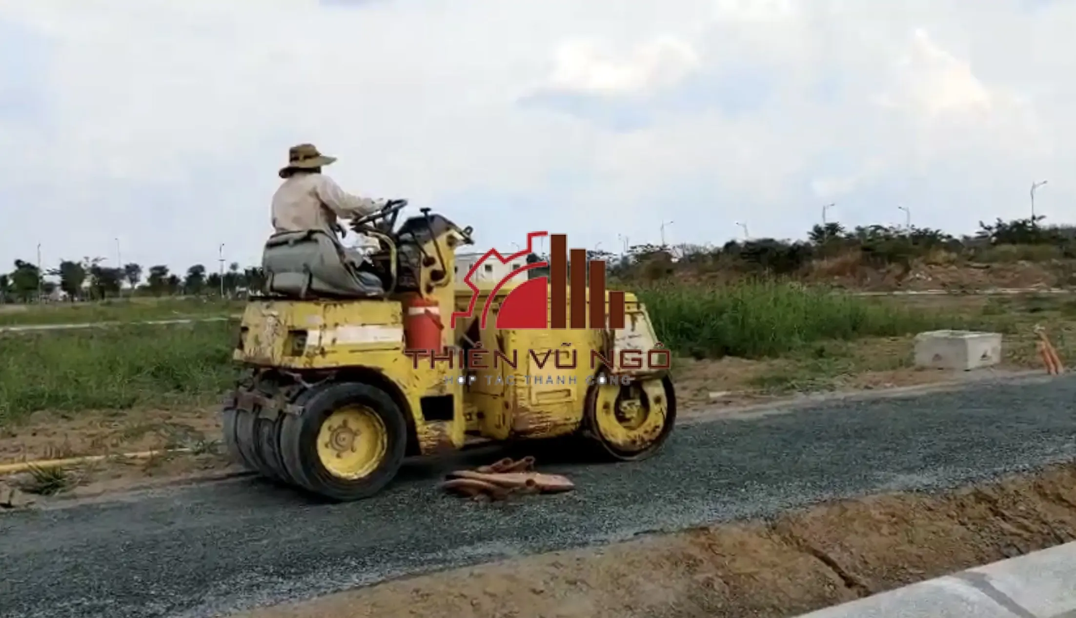 Cho Thu&ecirc; Xe Lu Rung Gi&aacute; Rẻ, Uy T&iacute;n, Chuy&ecirc;n Nghiệp