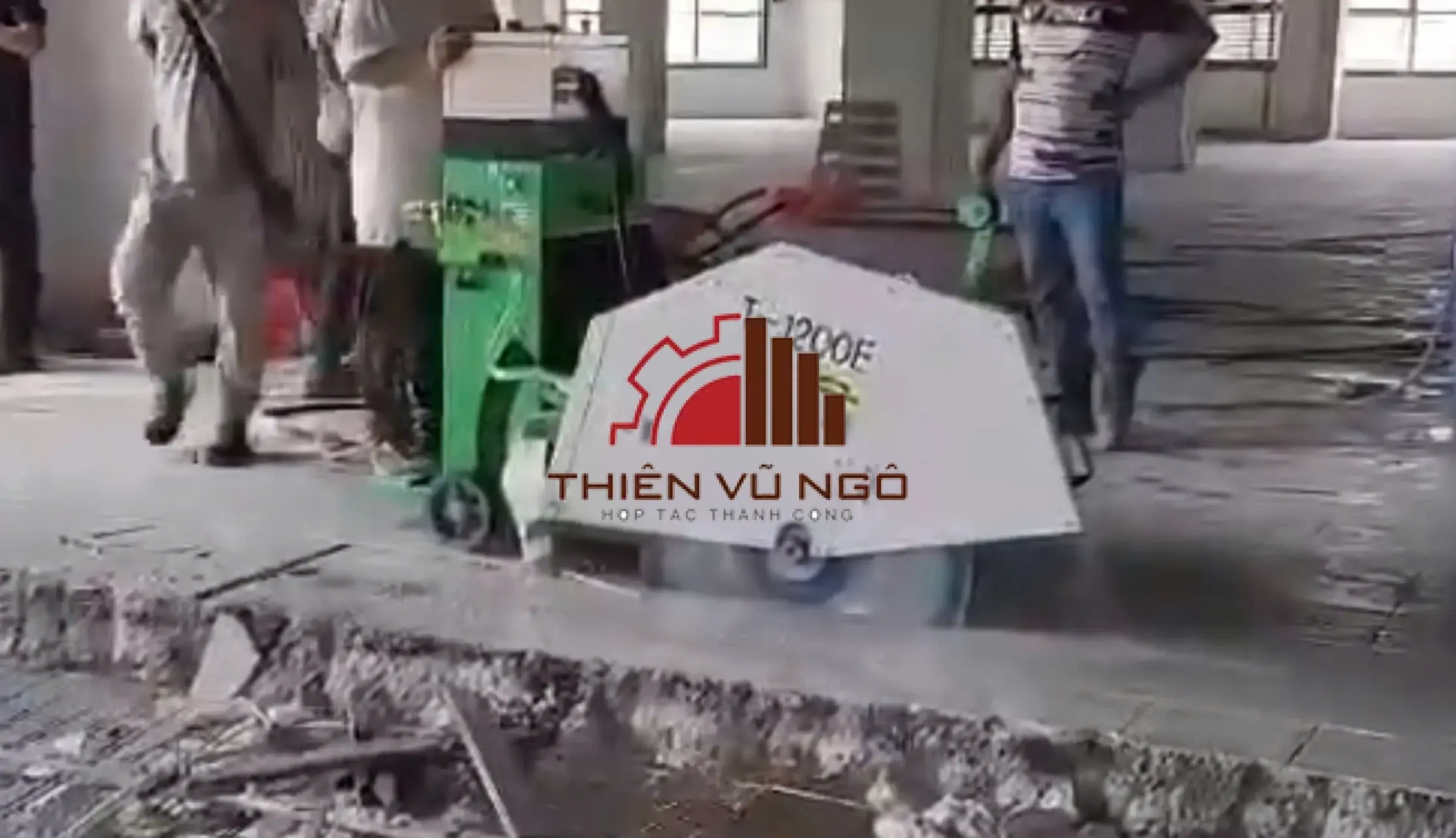 Máy cắt bê tông