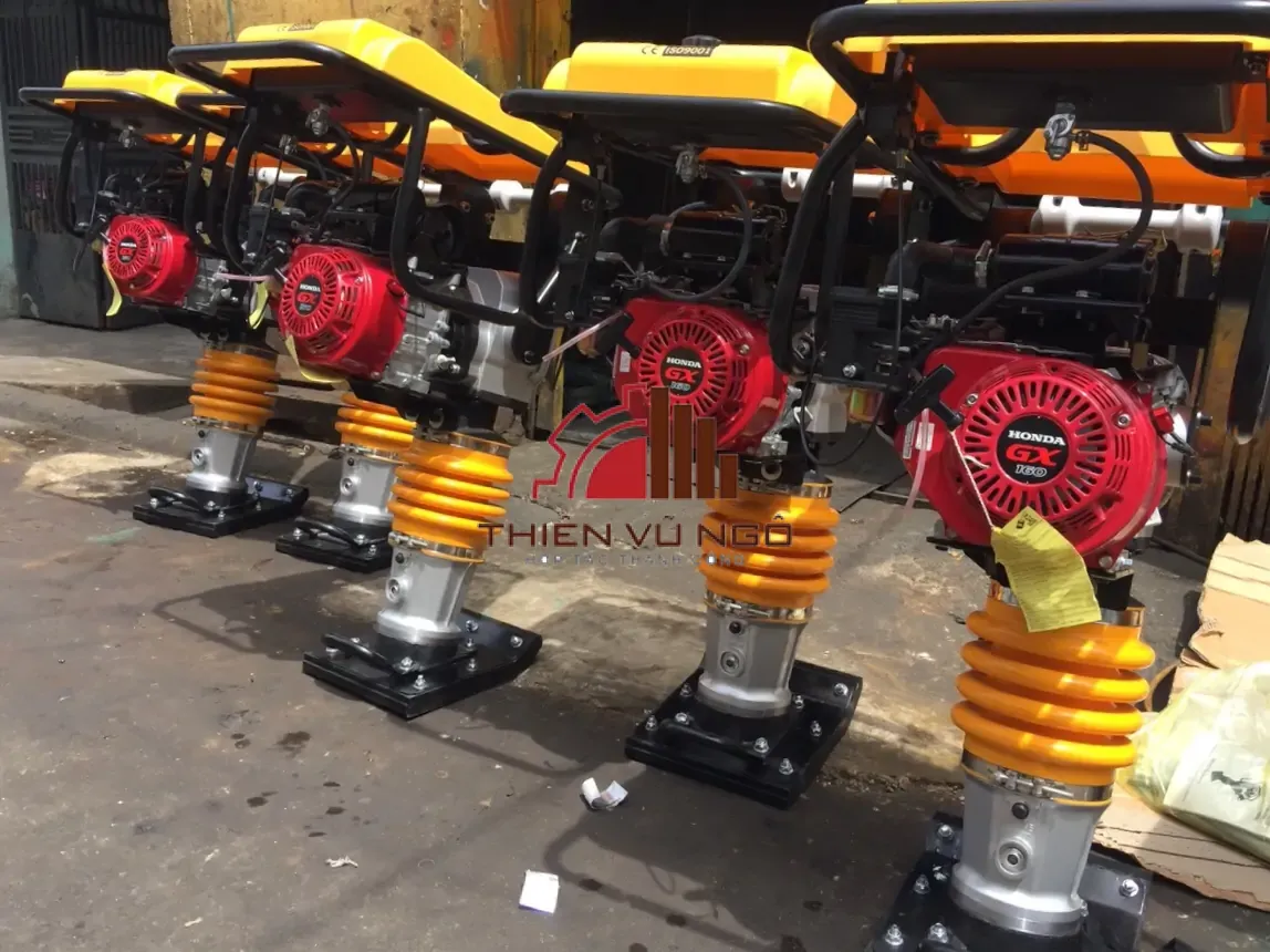 Máy đầm cóc HONDA RM80