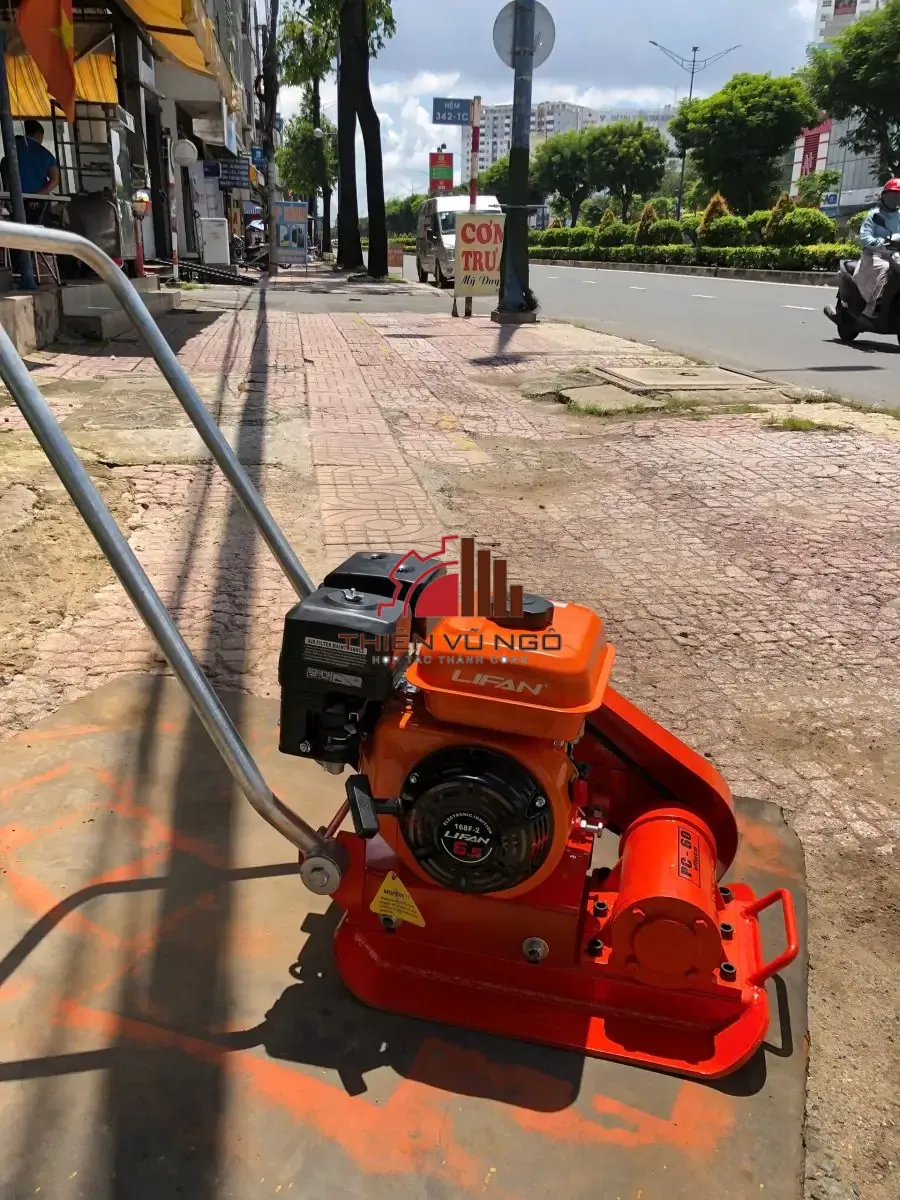 MÁY ĐẦM BÀN PC60 ĐỘNG CƠ LIFAN 6,5HP