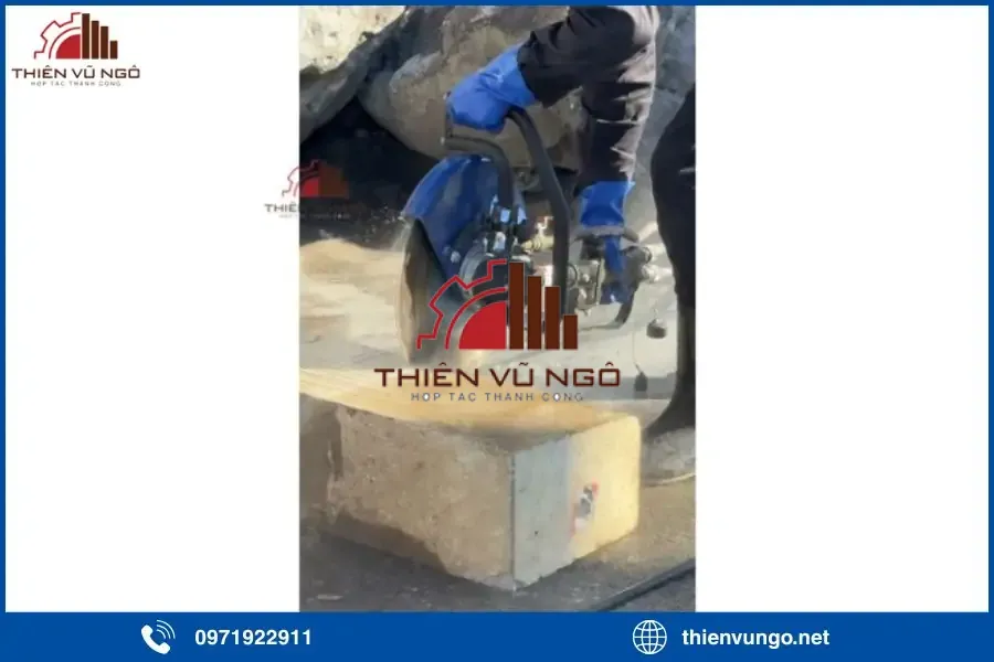 Máy cắt bê tông thủy lực MARUZEN CH140