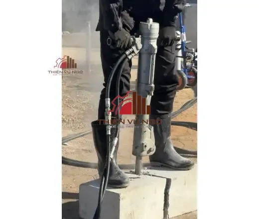 Máy đục bê tông thủy lực MARUZEN BH23K